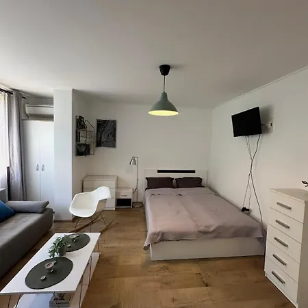 Apartment Avenue - Center *